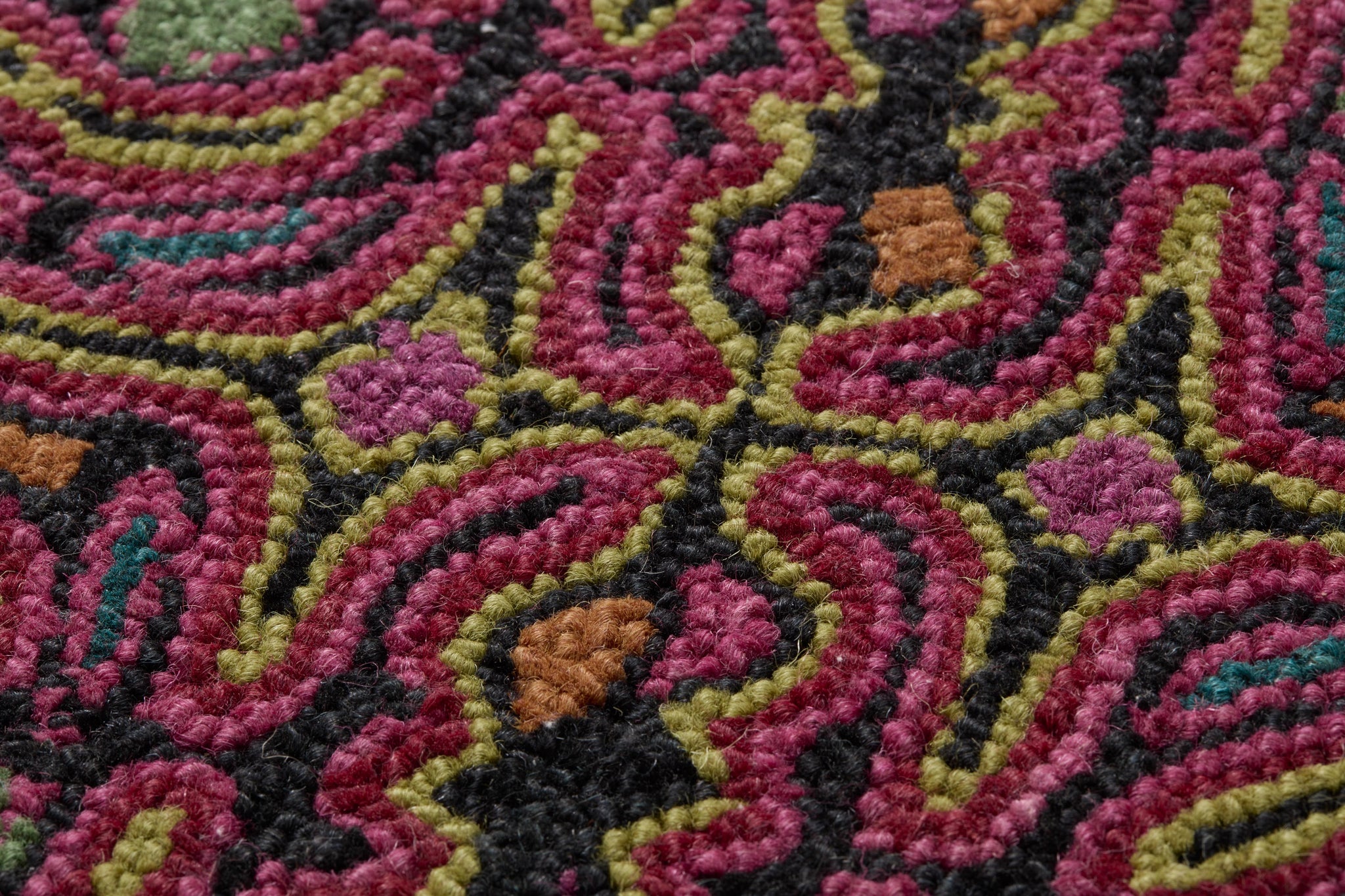 Side view of the Cattleya Multi / Black artwork.
