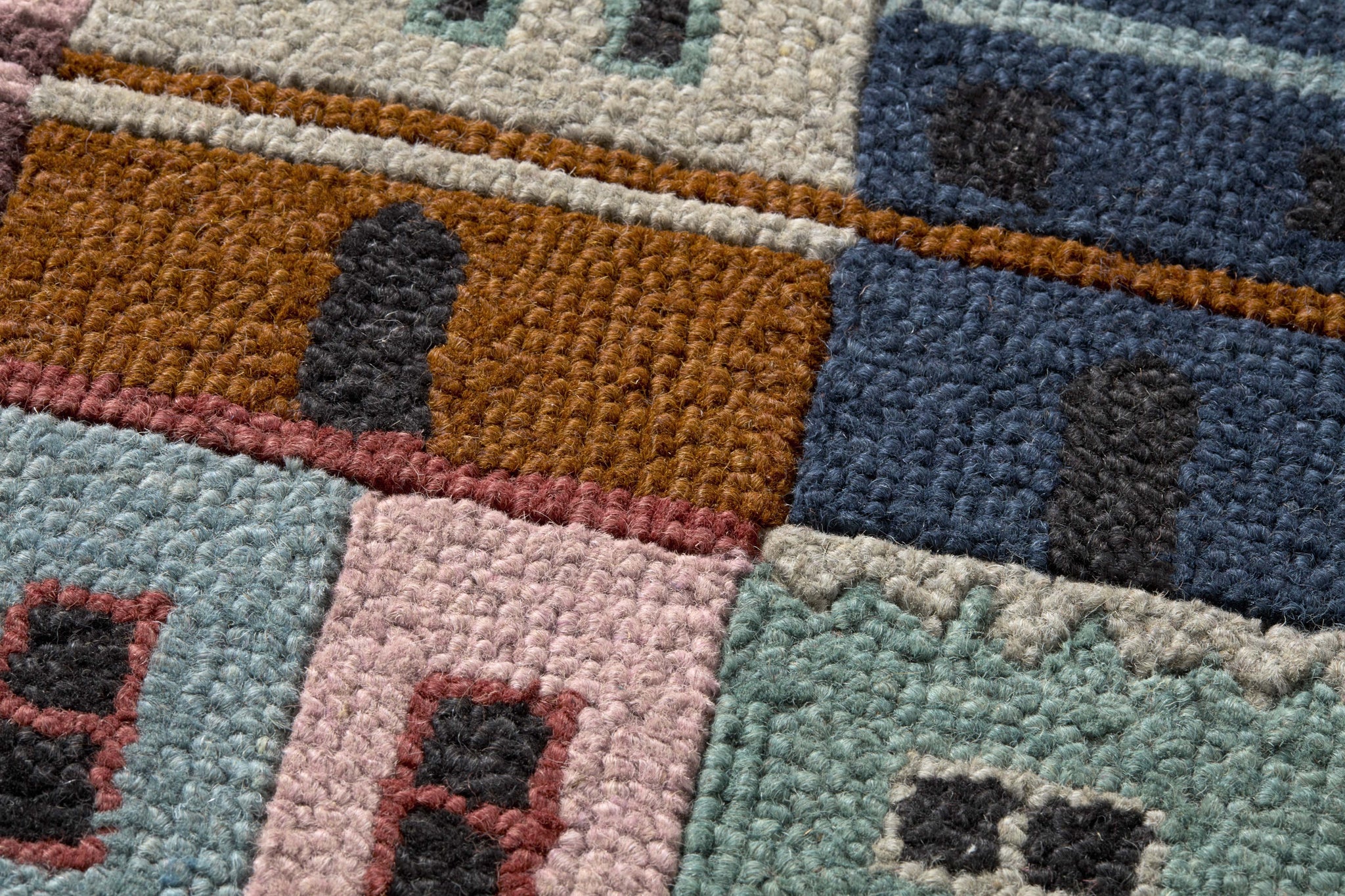 Side view of the Bahamas Multi / Blue artwork.