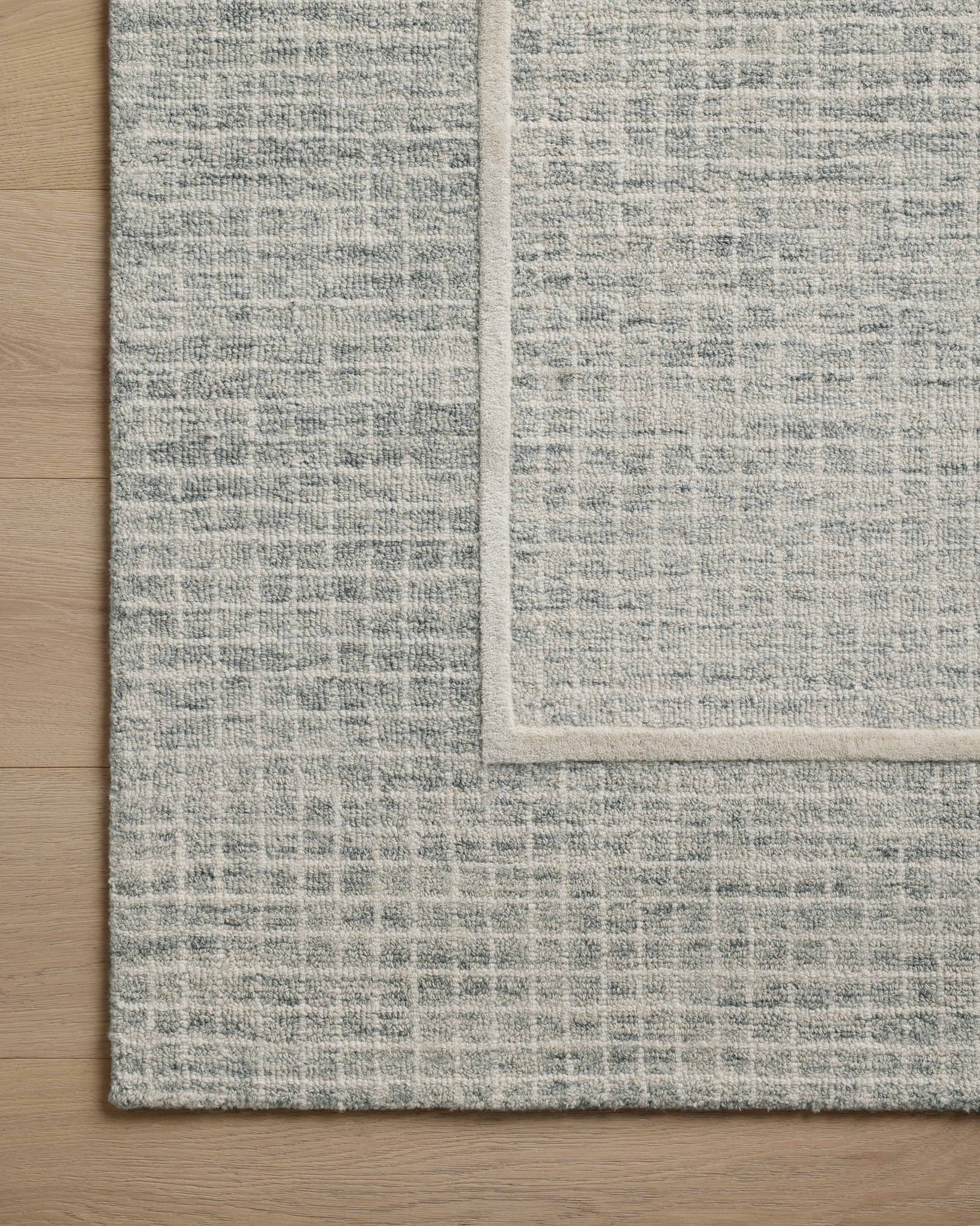 Briggs Mist / Ivory shown from a different angle to reveal its pattern.