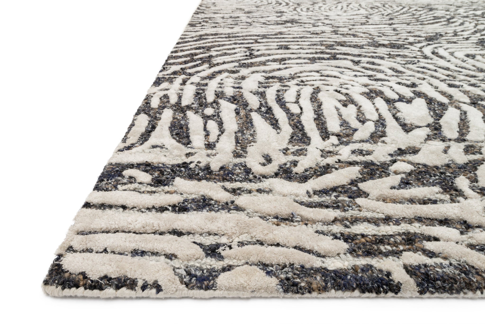 Side view of the Juneau Charcoal / Silver rug.