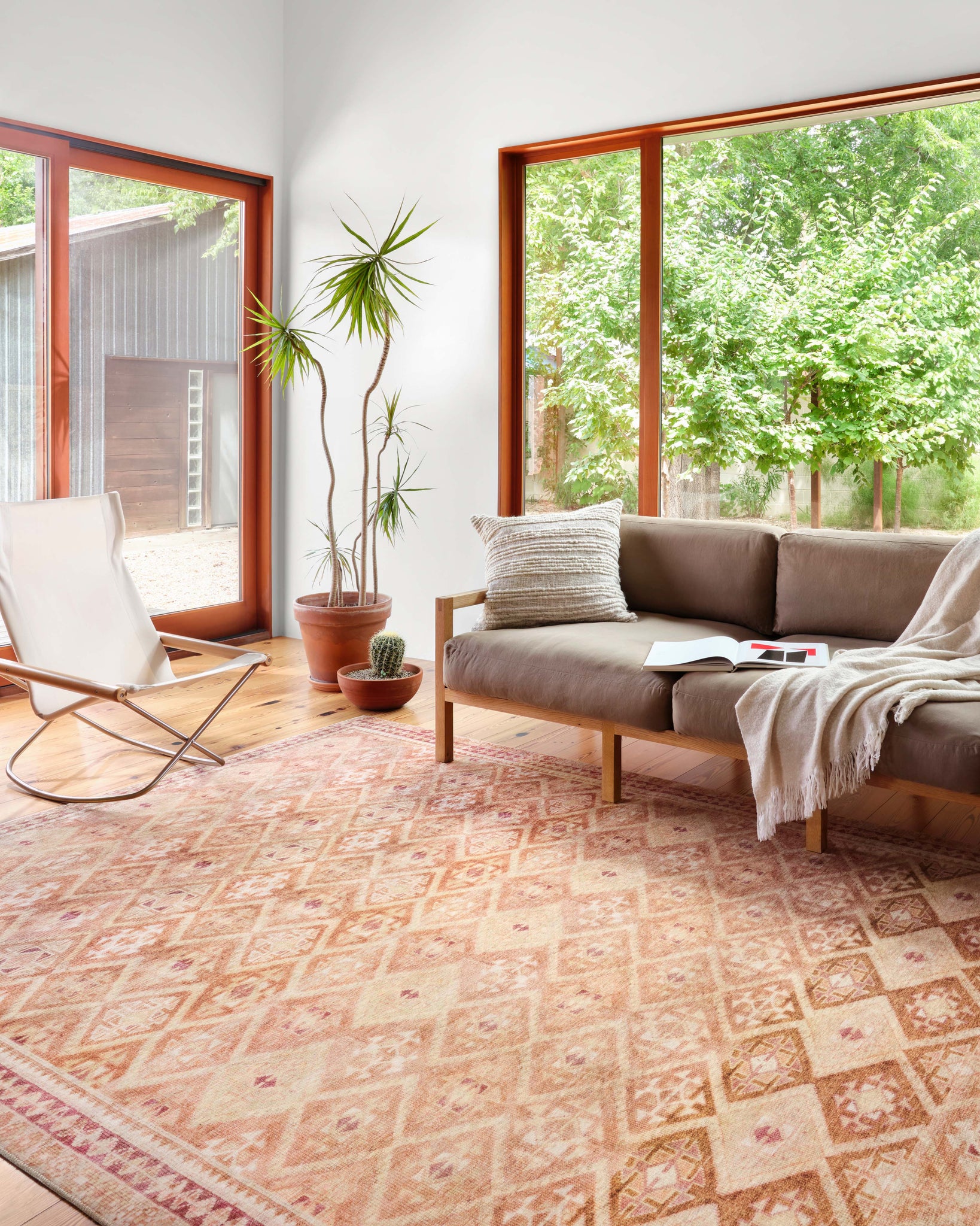 Layla Natural / Spice shown from another angle.