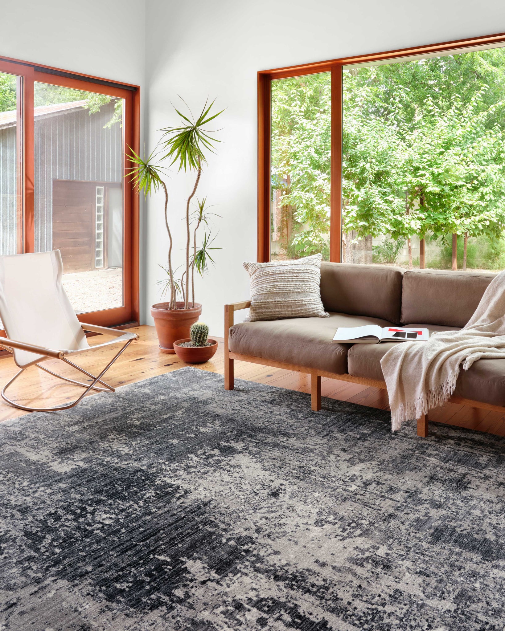 Samra Charcoal / Silver shown from another angle.