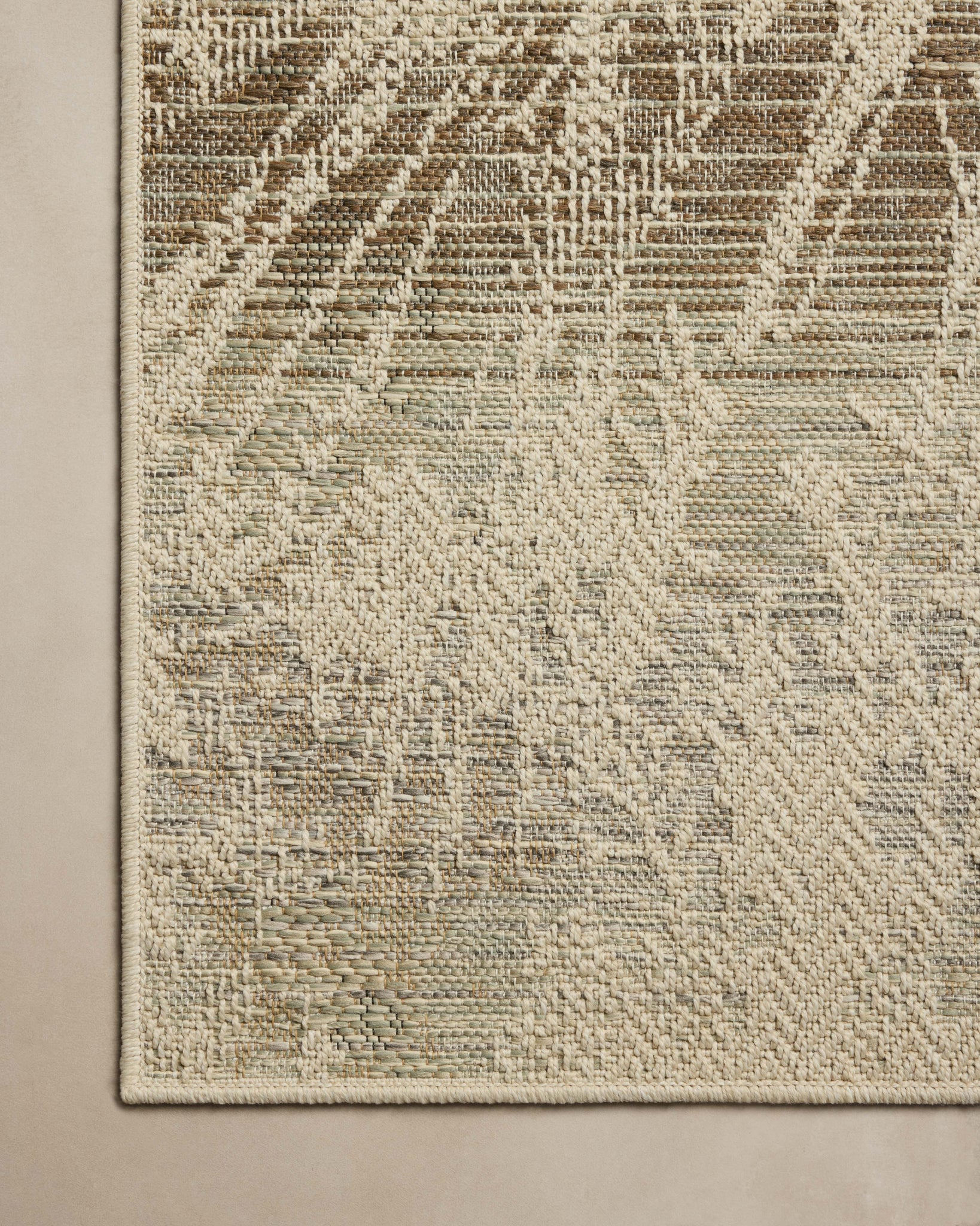Saylor Ivory / Stone shown from a different angle to reveal its pattern.