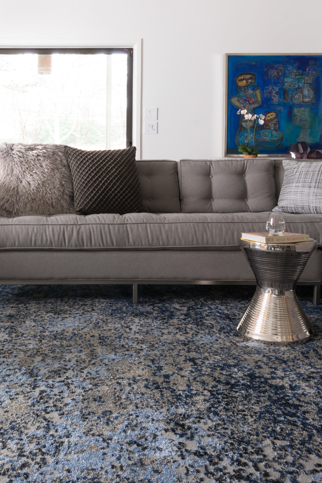 Side view of the Viera Grey / Navy rug.