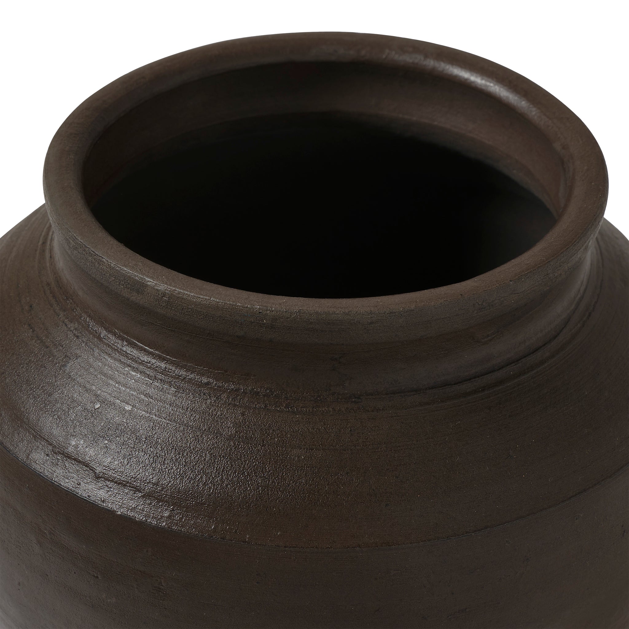 Bondi vase in dark brown ceramic, close-up of the rim and interior.