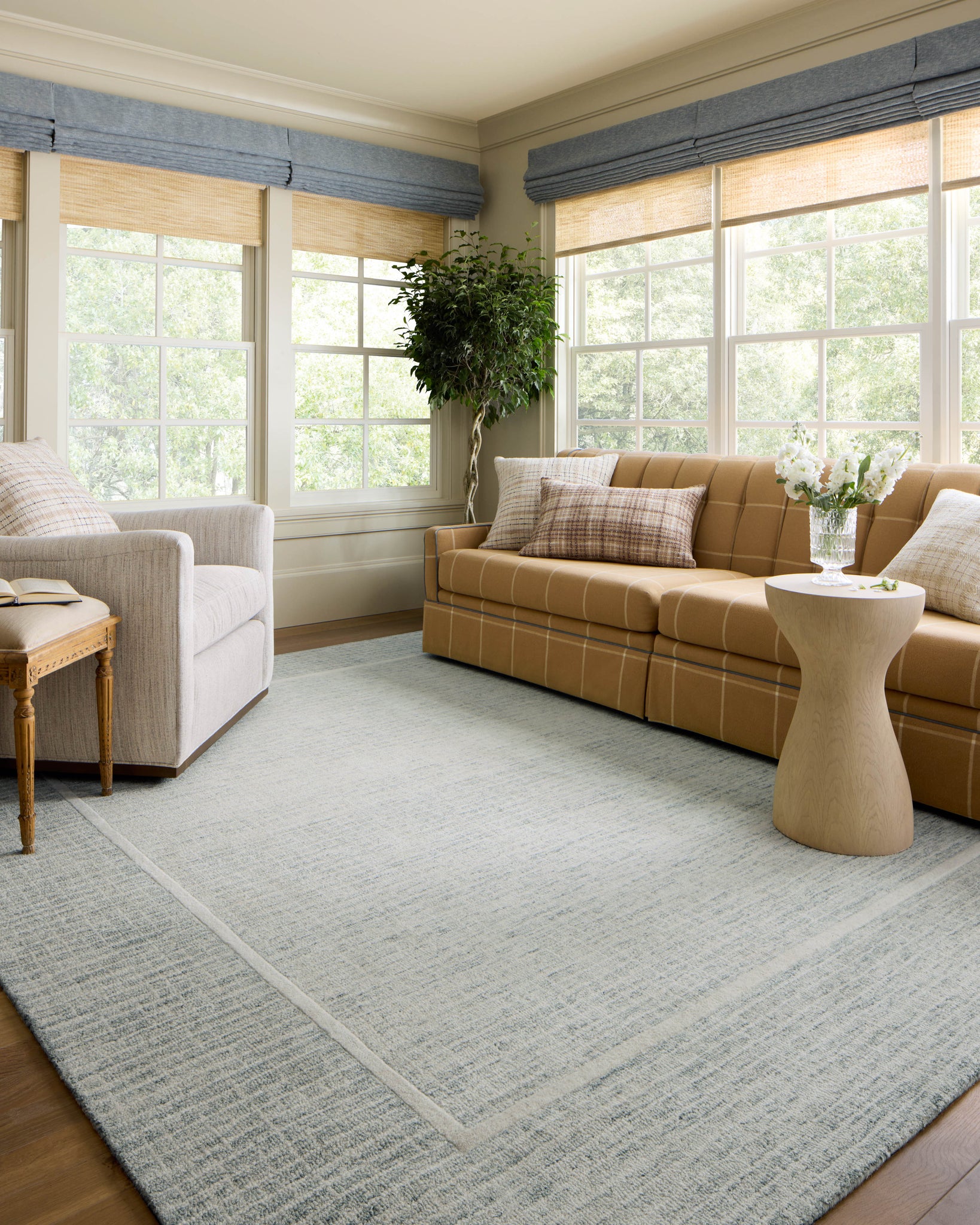 Briggs Mist / Ivory shown from another angle.