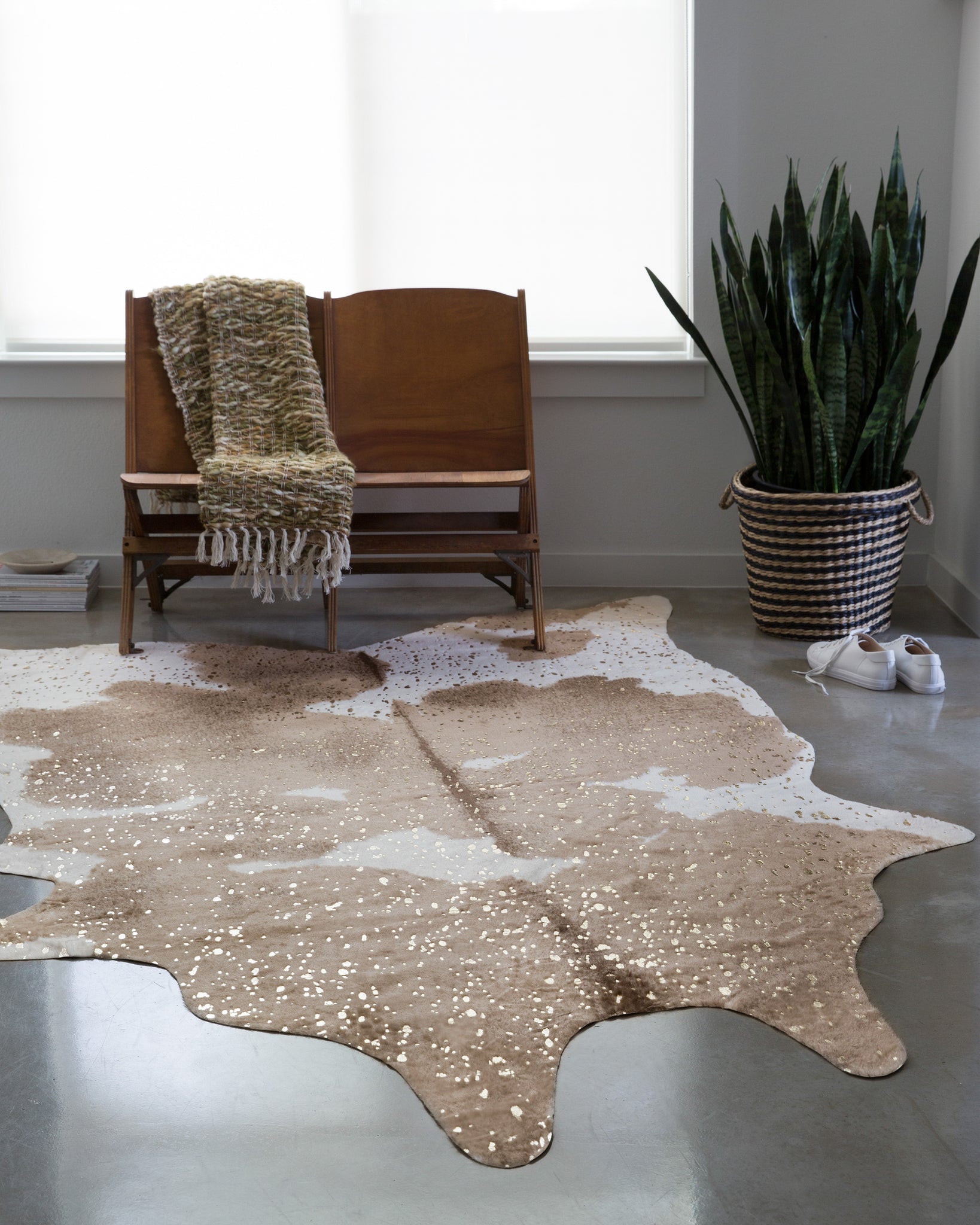 Bryce Taupe / Champagne shown from another angle.