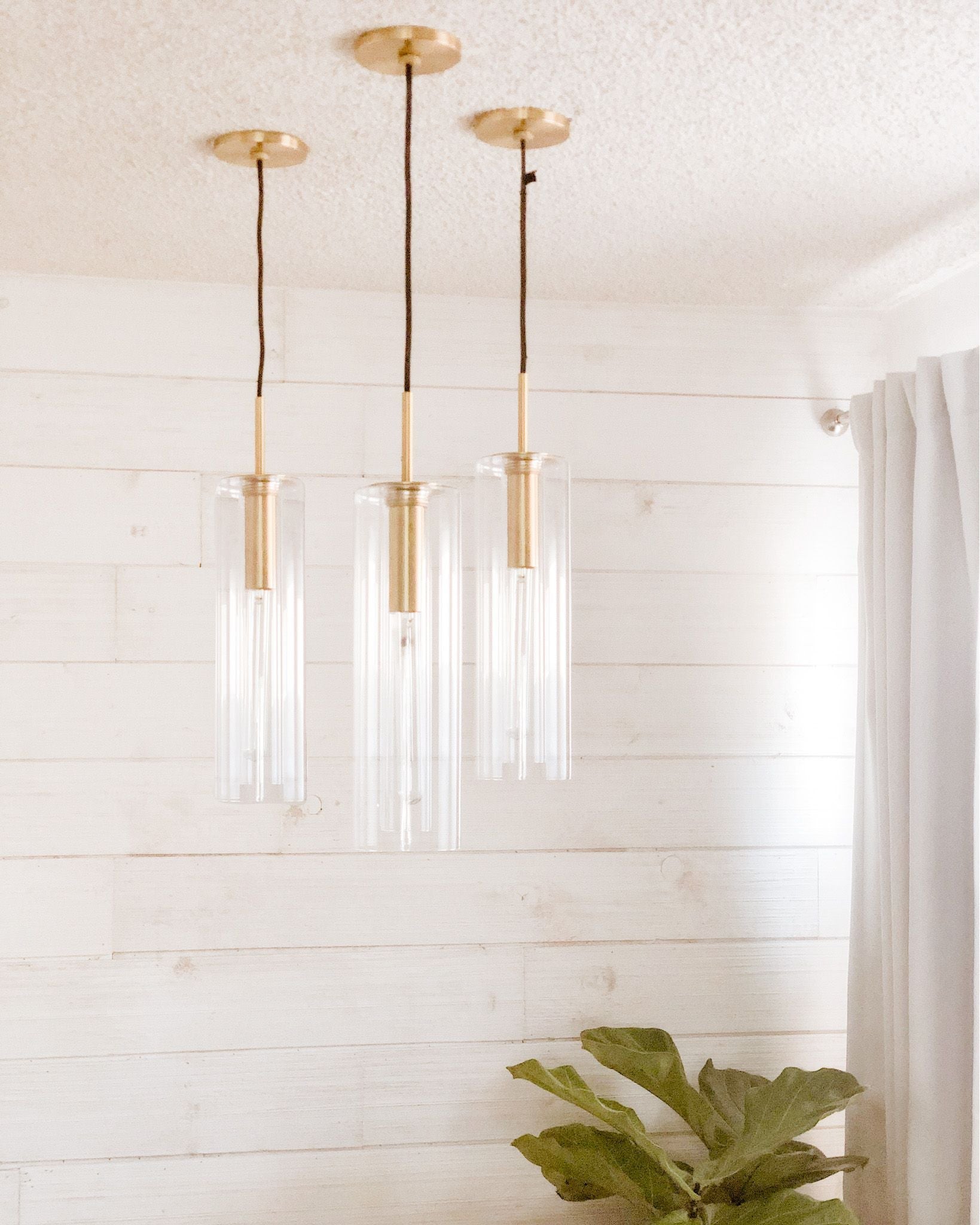 Belinda Pendant 4.75" - Lifestyle [H415701B-AGB]