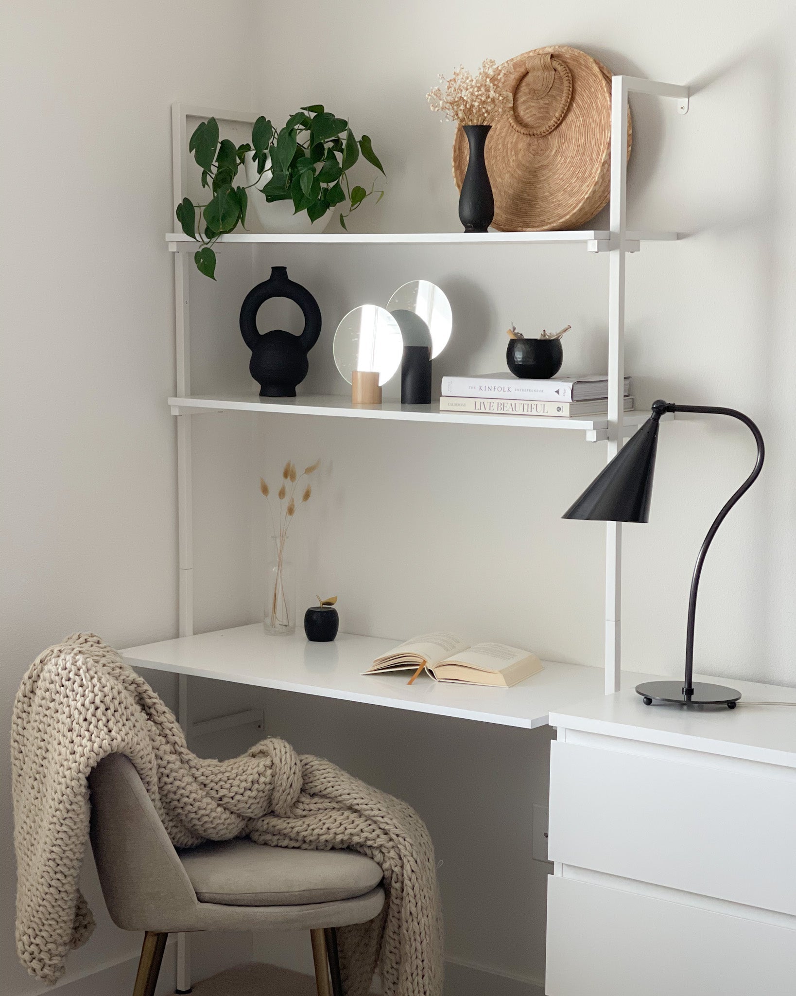 Lupe Table Lamp - Lifestyle [HL285201-OB]