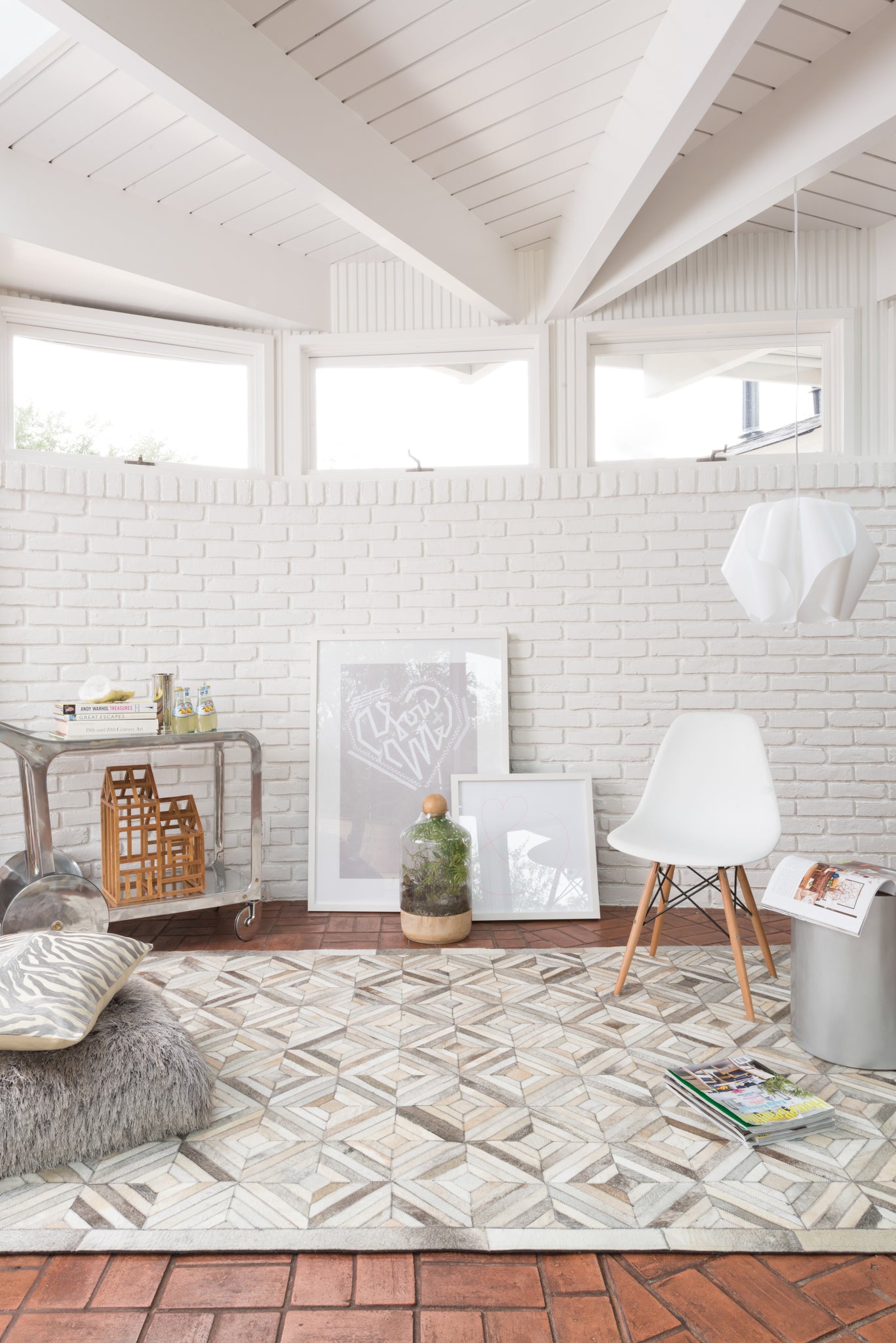 Promenade Ivory / Grey shown from another angle.