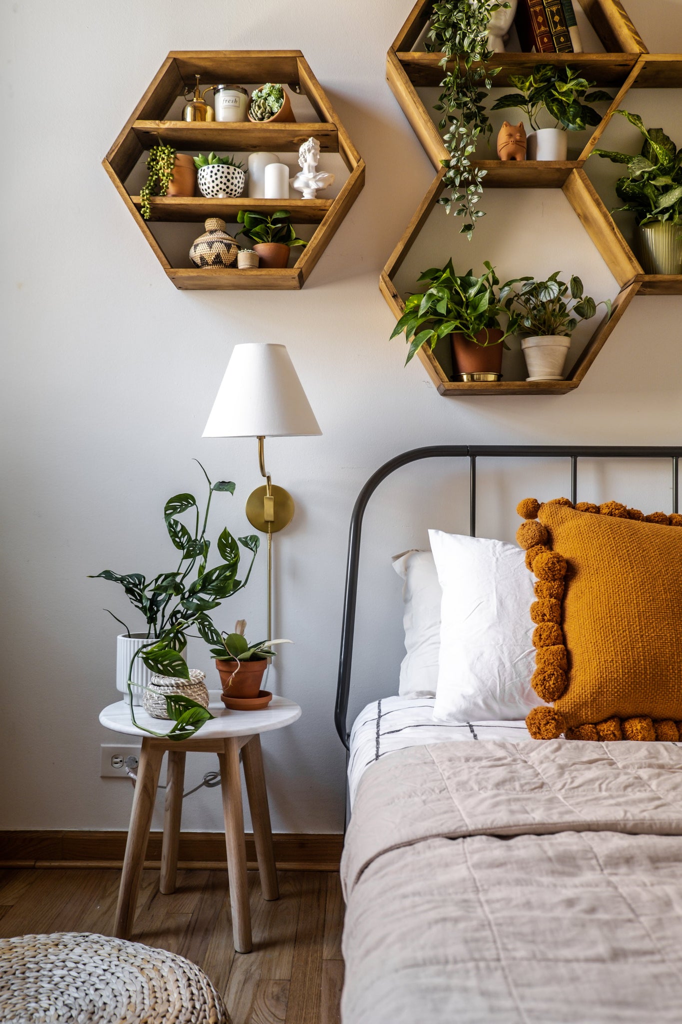 Patti Plug-In Sconce - Lifestyle [HL240101-AGB]