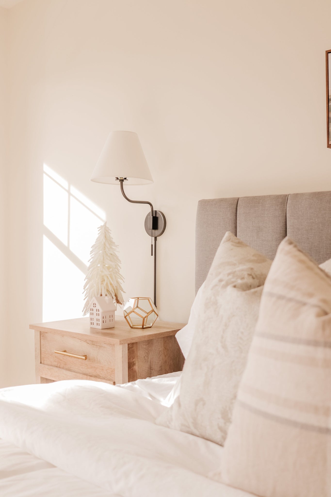 Patti Plug-In Sconce - Lifestyle [HL240101-OB]