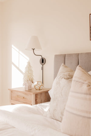 Patti Plug-In Sconce - Lifestyle [HL240101-OB]