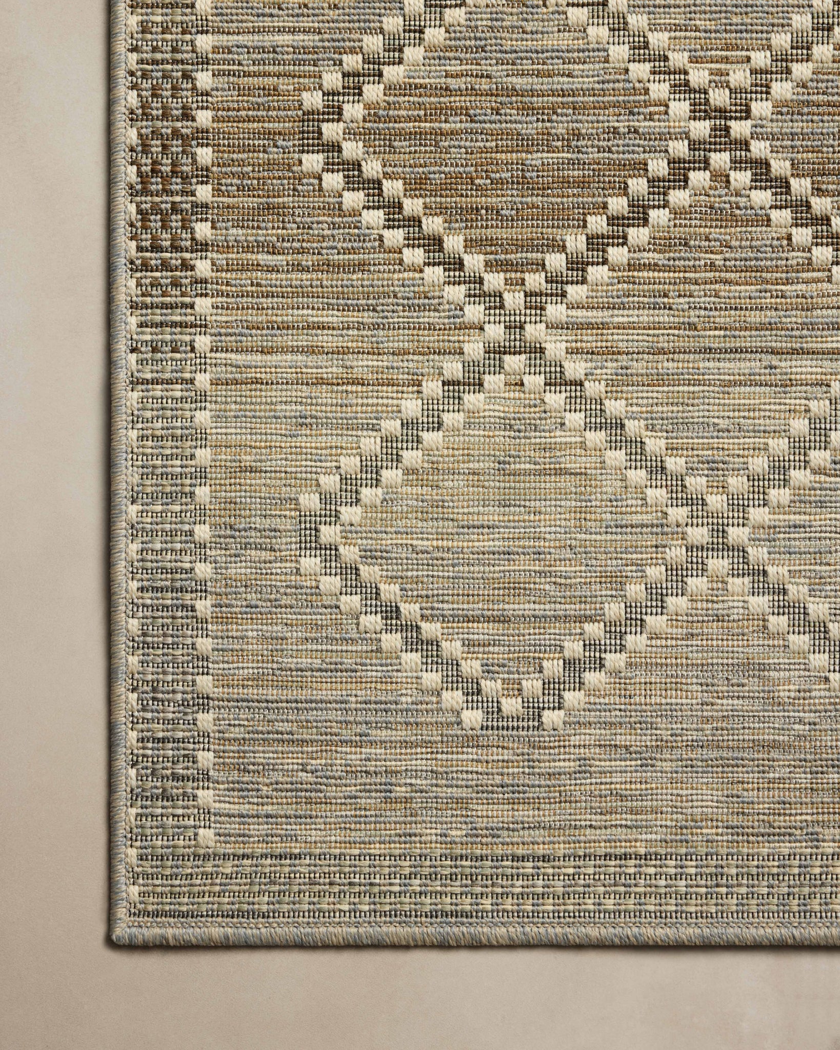 Saylor Stone / Ivory shown from a different angle to reveal its pattern.