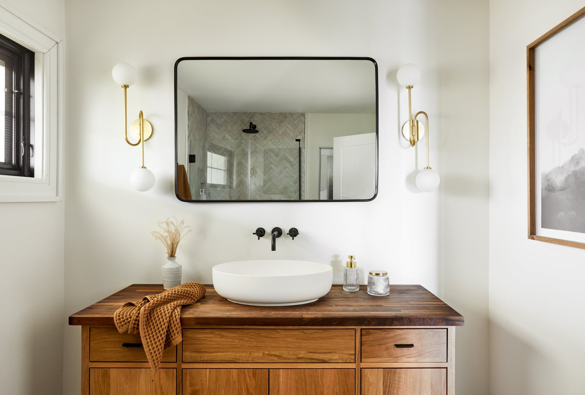 Zani Wall Sconce - Lifestyle [H655102A-AGB]